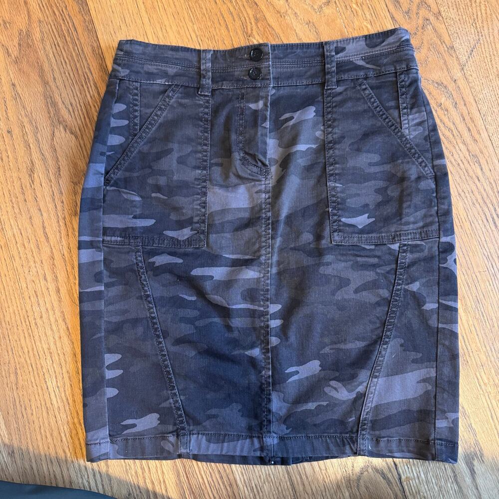 LOFT - Dark Camo Tight Skirt